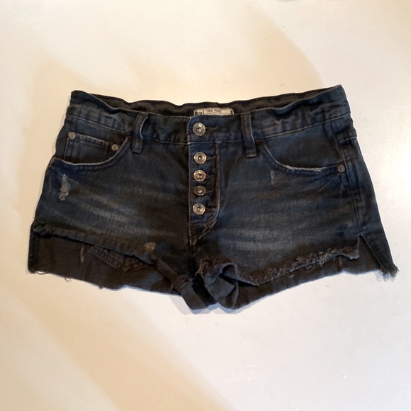 Free people button up shorts.  Size 24. - Picture 1 of 3